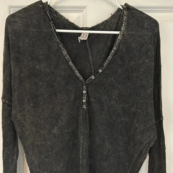 Free People we the people distressed oversized henley shirt size XS black - Picture 2 of 6